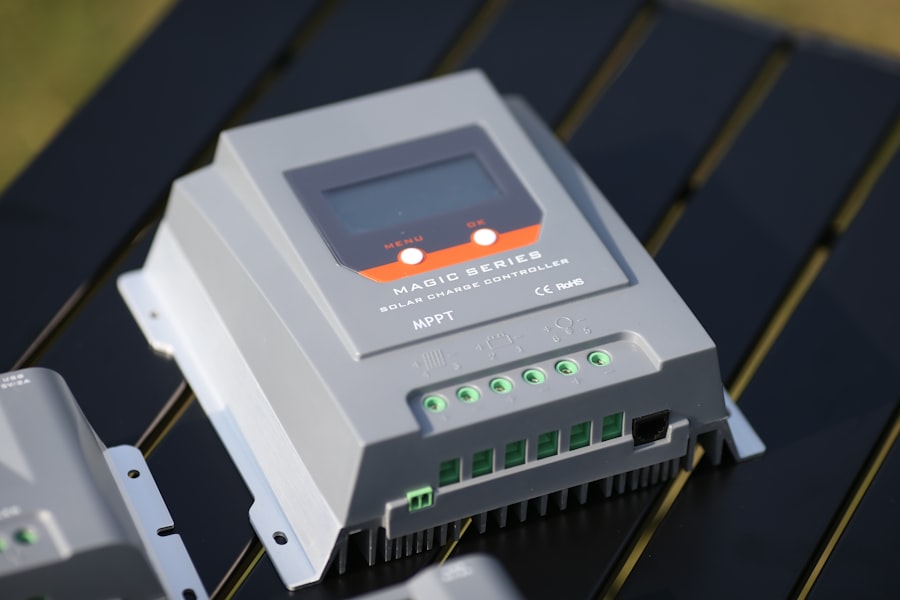 Photo inverter solar cell