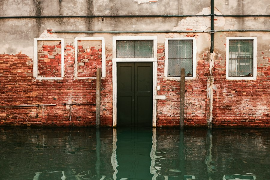 Photo home flood prevention door