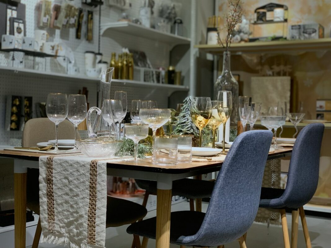 Photo furniture accessories shopping guide